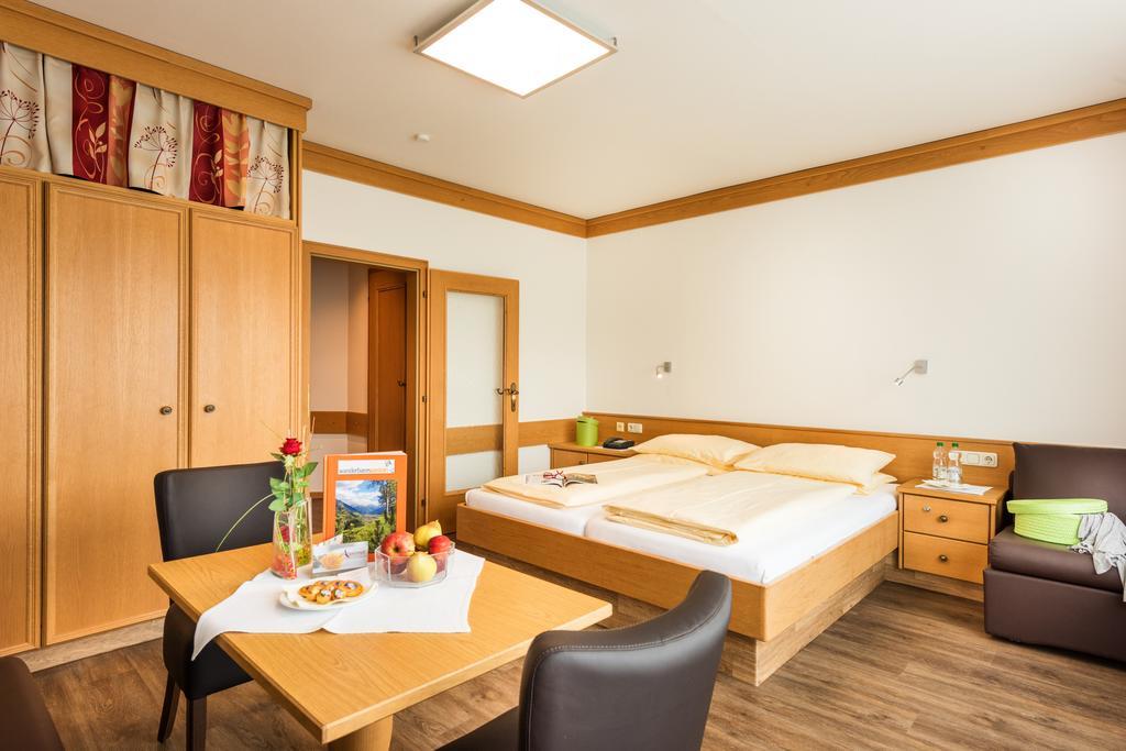 ホテル アルペンホフ バート・ホーフガシュタイン 部屋 写真